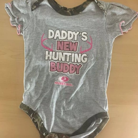 Mossy Oak One Piece Bodysuits Lot Of 3 size 18 Months EUC - Picture 6 of 10